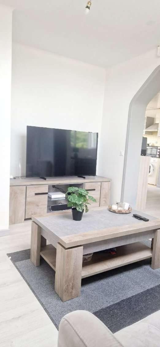 Apartamento Le Trinidad Troyes Exterior foto